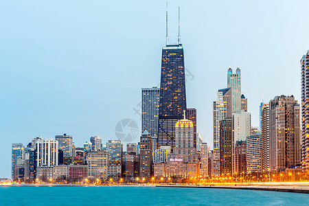 芝加哥市中心密歇根湖黄昏图片
