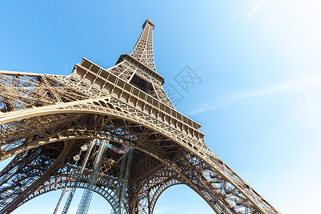 埃菲尔铁塔与蓝天夏季,巴黎法国图片