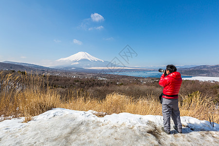 冬季山中湖富士山空中全景图片