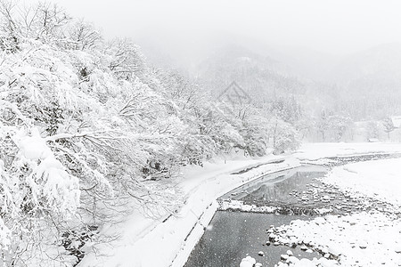 美丽的降雪冬季景观希拉卡瓦戈日本图片