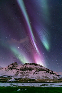 冰岛Kirkjufell北极光中心图片