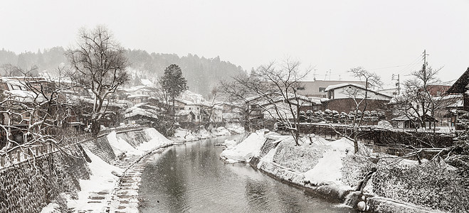 全景雪降冬季高山岐阜省,日本图片