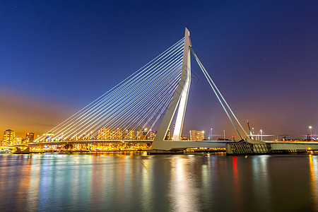 伊拉斯谟桥荷兰的缪斯河上图片