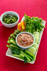 新鲜虾酱辣椒酱与蔬菜泰国菜图片