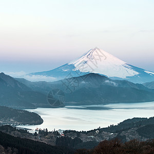 全景山富士冬季日出哈肯湖图片