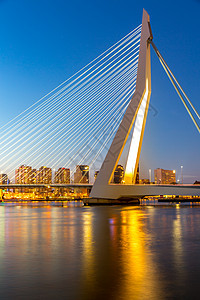伊拉斯谟桥荷兰的缪斯河上图片