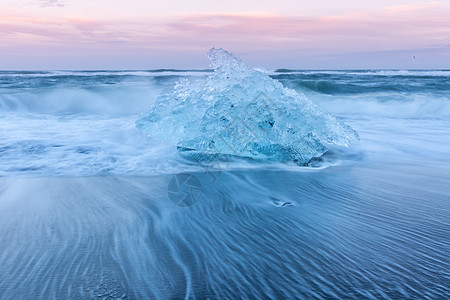 冰山海滩Vatnajokull冰川Jokulsarlon冰岛日出图片