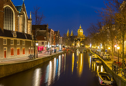 阿姆斯特丹运河尼古拉教堂黄昏的尼瑟兰图片