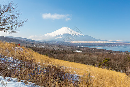 冬季山中湖富士山空中全景图片