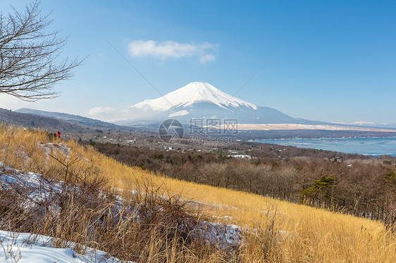 冬季山中湖富士山空中全景图片