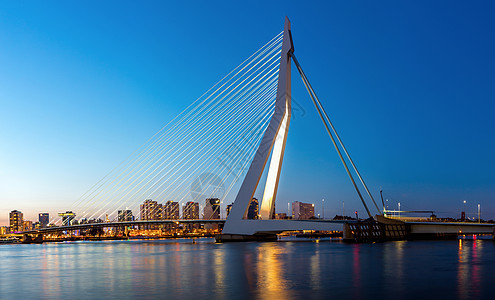 全景伊拉斯谟桥上的河流缪斯,荷兰图片