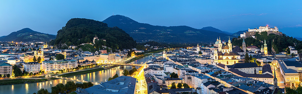 全景美丽的历史城市萨尔茨堡土地,奥地利黄昏图片
