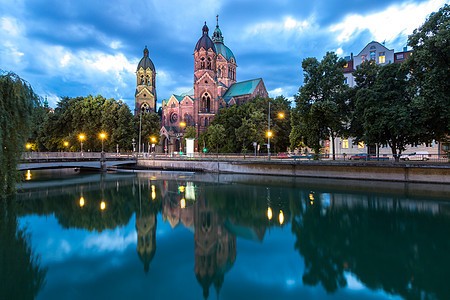 德国慕尼黑,黄昏时分,卢卡斯卢卡斯粉红色教堂图片