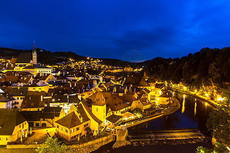 黄昏时分捷克共国塞斯基克鲁洛夫老城的鸟瞰图片