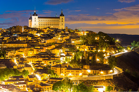 图莱多城市景观与阿尔卡扎黄昏马德里西牙图片
