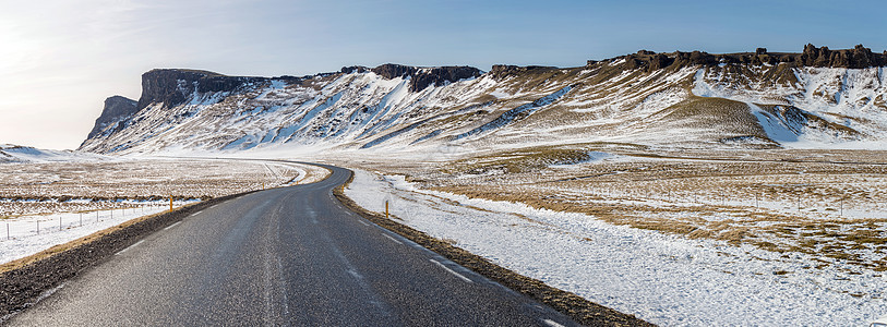 冬季山脉道路个阳光明媚的日子维克,冰岛南部图片