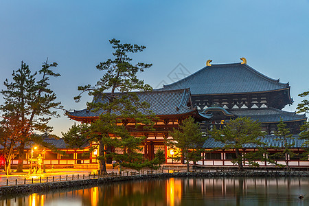 日本纳拉,黄昏时东京寺图片