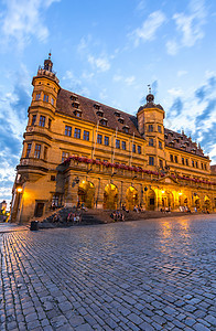 罗森堡市政厅的历史城镇罗森堡奥伯德陶伯,弗兰科尼亚,巴伐利亚,德国日落图片