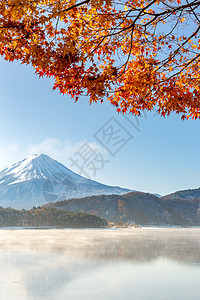 mt富士秋季KawaguchikoKawaguchi湖与雪日本图片