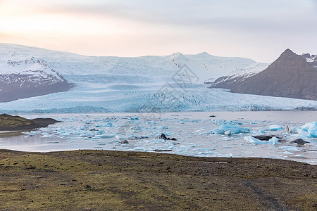 瓦尔纳霍科尔冰川冰岛的Fjallsarlon冰川泻湖图片