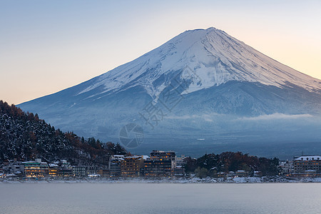 富士山Kawaguchiko湖看Kawaguchi日落图片