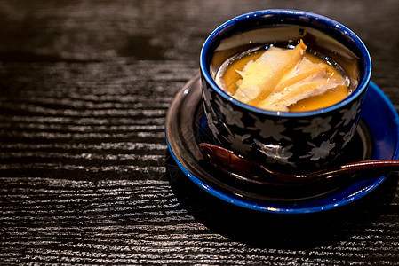 日本蒸蛋加黄油烤鲍鱼图片