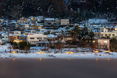 藤井子镇晚上与川口湖,日本图片