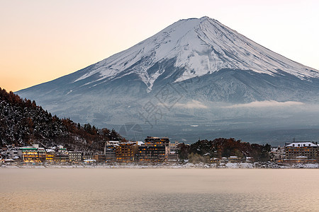 富士山Kawaguchiko湖看Kawaguchi日落图片