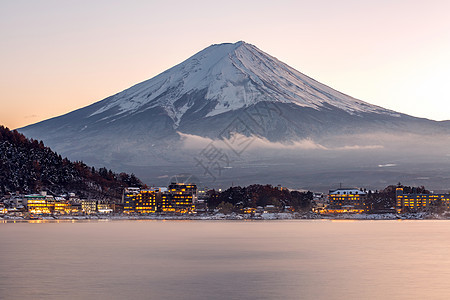 富士山Kawaguchiko湖看Kawaguchi日落图片