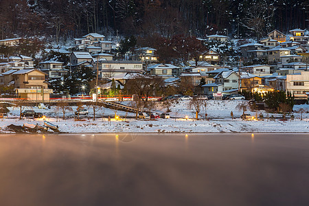 藤井子镇晚上与川口湖,日本图片