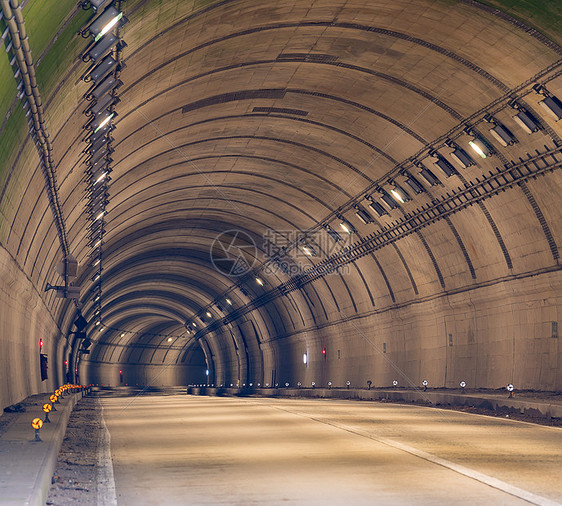 两车道公路隧道路图片