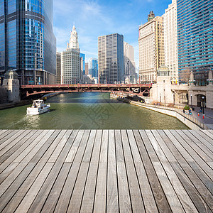 芝加哥市市中心河边木制露台图片