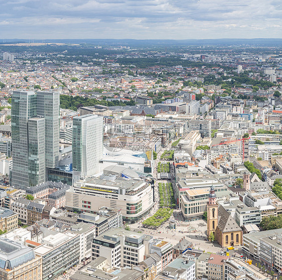德国法兰克福主要摩天大楼鸟瞰全景图片
