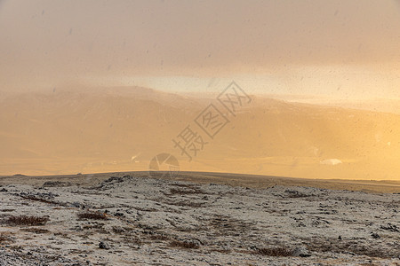 雪冬山脉与阳光雷克雅未克冰岛图片