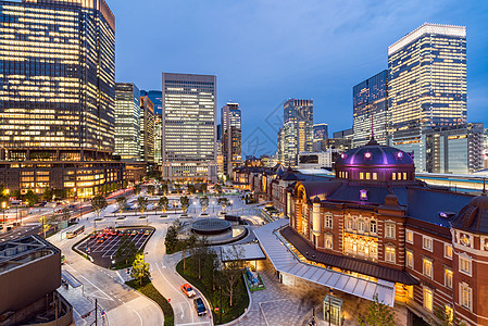 黄昏东京车站的景观与建筑天际线图片