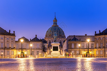 弗雷德里克的教堂位于丹麦哥本哈根城镇广场图片
