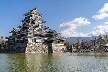 松本城堡抗蓝天松野市冬天松本城堡日本座古老的历史城堡,它的绰号乌鸦城堡图片