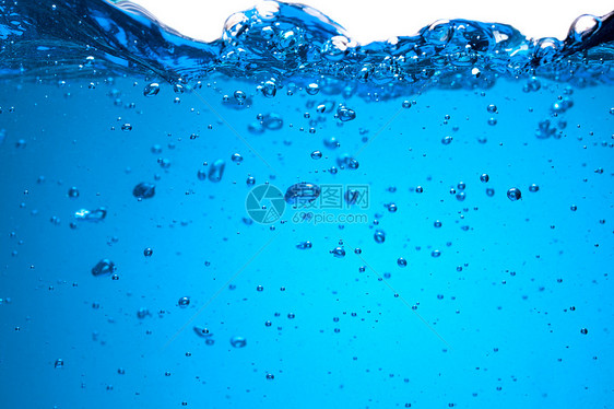 用气泡溅出蓝色的水水下图像图片