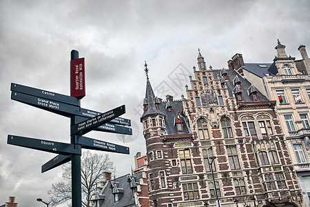 比利时布鲁塞尔市中心的旅游路标图片