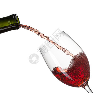 红酒泼洒红酒倒入璃杯,溅白色上背景