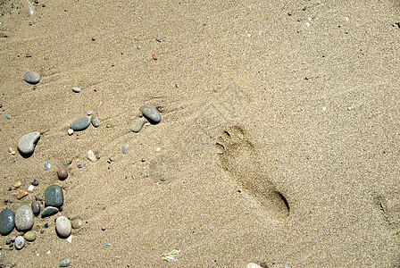 脚印的沙石背景图片