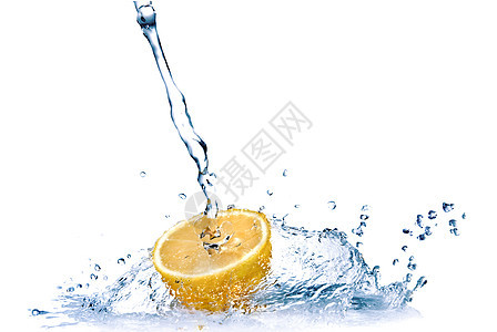 新鲜的水滴白色的柠檬上图片