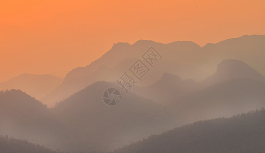 日落时的山景图片