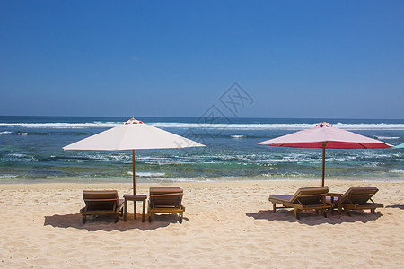 伞椅美丽的夏季海滩风景照片伞椅美丽的夏季海滩景色图片