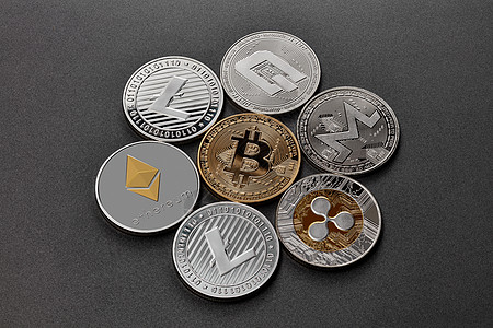 金银硬币黑色背景上的Monero波纹比特币LitecoinEtalum破折号加密货币区块链交易的风图片