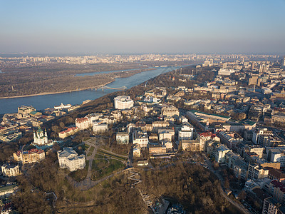 基辅市聂伯河的全景,波多尔区与索菲亚教堂,基辅历史博物馆旧楼梯基辅,乌克兰无人机照片安德鲁教堂的鸟瞰基图片