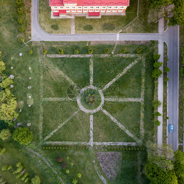 全景鸟rsquo的视野拍摄无人机的中心部分的树状公园与帕特尔花坛的常规风格索菲伊夫卡公园乌曼,乌克兰空中全景无人图片