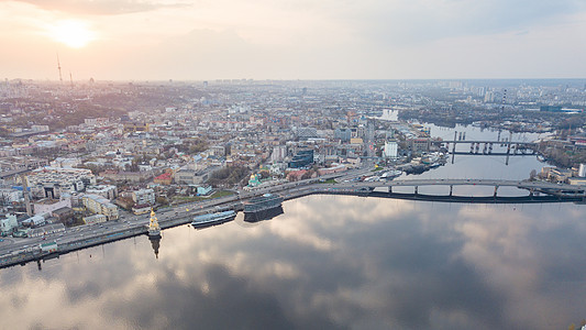 美丽的全景视图的聂伯河,尼古拉斯教堂水上,河站,哈瓦那桥纳贝里兹诺克雷斯卡街日落基辅,乌克兰无人机照片乌克兰图片