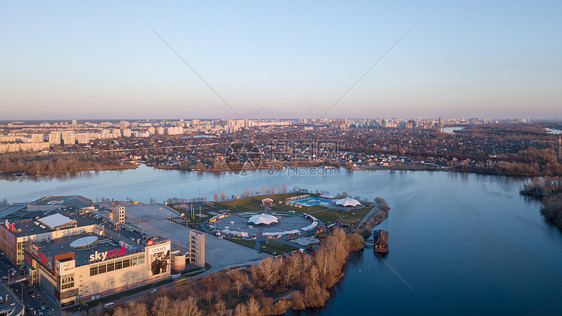 空中全景摄影无人机,鸟瞰dniprovsrsquoKyi区与城市基础设施住宅建筑,Skymall天空家庭公园的基辅,图片