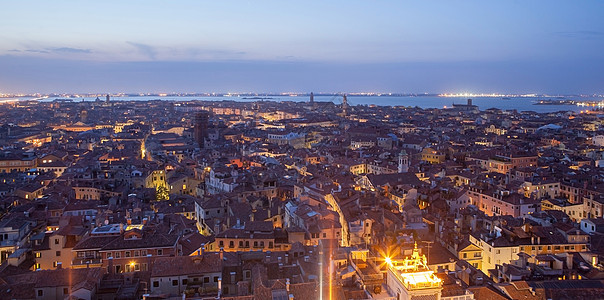 意大利威尼斯夜晚城市房屋的景色夜晚城市的景色图片